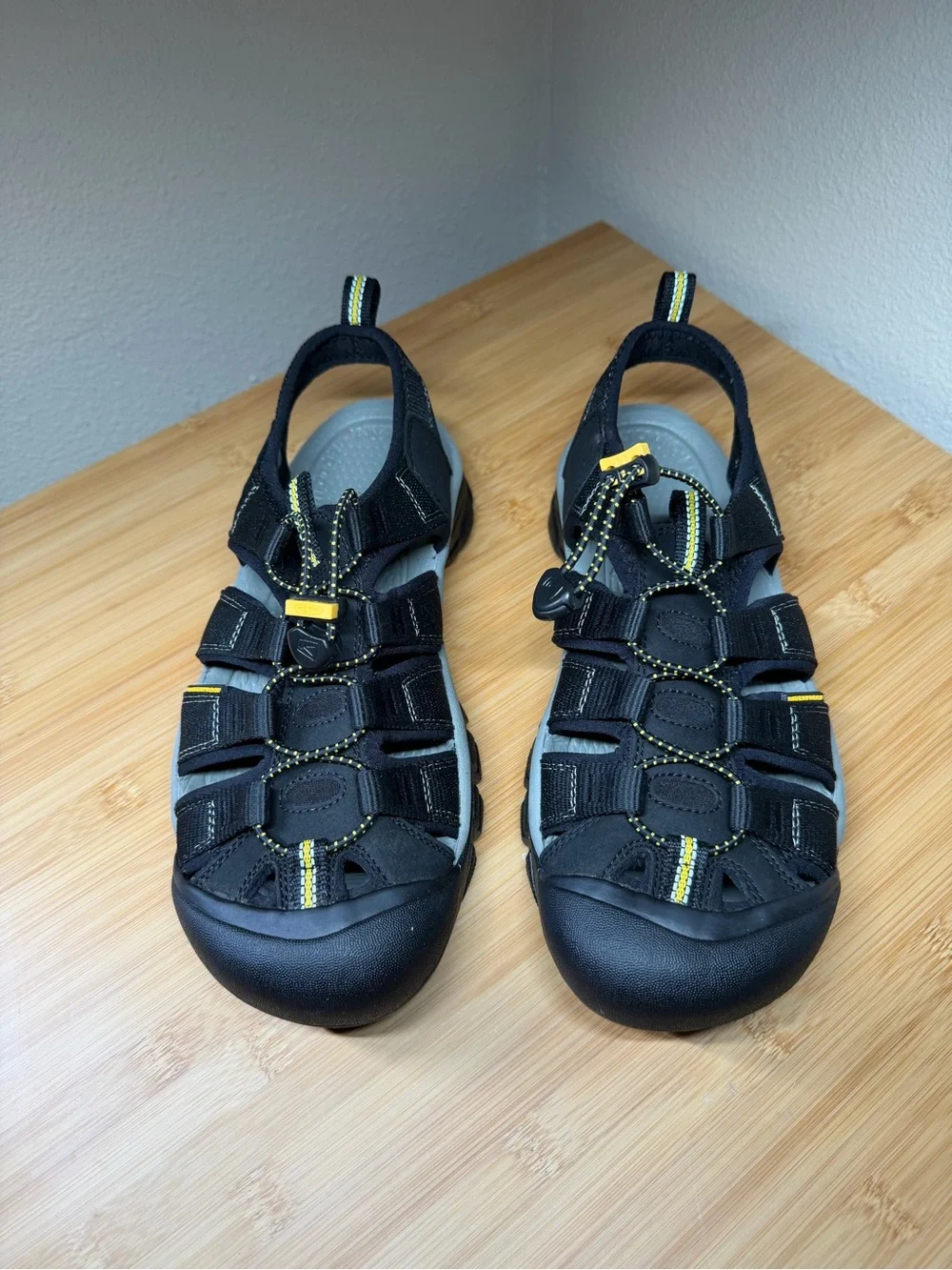 KEEN Newport H2 Men's Closed Toe Black Grey Water Hiking Sandals Size 9 NIB